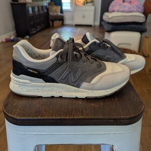 New Balance Men's Gray and Black Cordura Sneakers